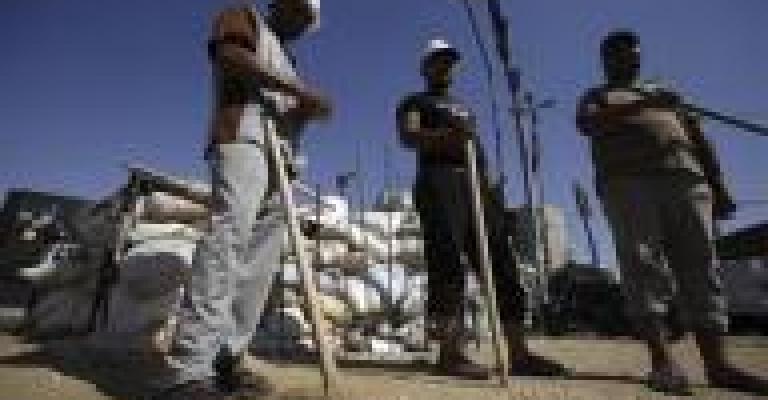 مصادر أمنية: مصر تبدأ التحرك ضد اعتصامين مؤيدين لمرسي فجر الاثنين مصادر أمنية: مصر تبدأ التحرك ضد اعتصامين مؤيدين لمرسي فجر الاثنين