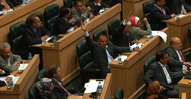 النواب يقر قانون غسيل الأموال..ويدين الإساءة للرسول
