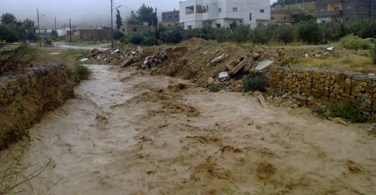 الدفاع المدني يدعو للابتعاد عن جوانب الأودية والسيول الدفاع المدني يدعو للابتعاد عن جوانب الأودية والسيول