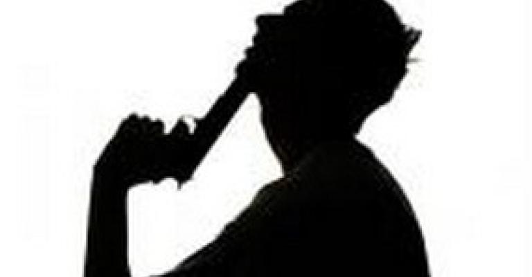 مواطن يطلق النار على نفسه ويدعي انه تعرض للسلب مواطن يطلق النار على نفسه ويدعي انه تعرض للسلب