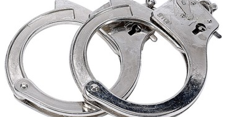 القبض على ثلاثة أشخاص يقومون بامتهان النصب القبض على ثلاثة أشخاص يقومون بامتهان النصب