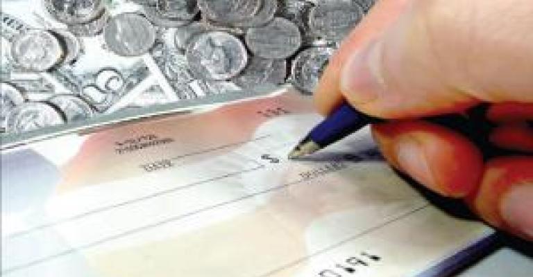 ضبط شيكات مزورة بقيمة ثلاثمائة مليون دينار ضبط شيكات مزورة بقيمة ثلاثمائة مليون دينار