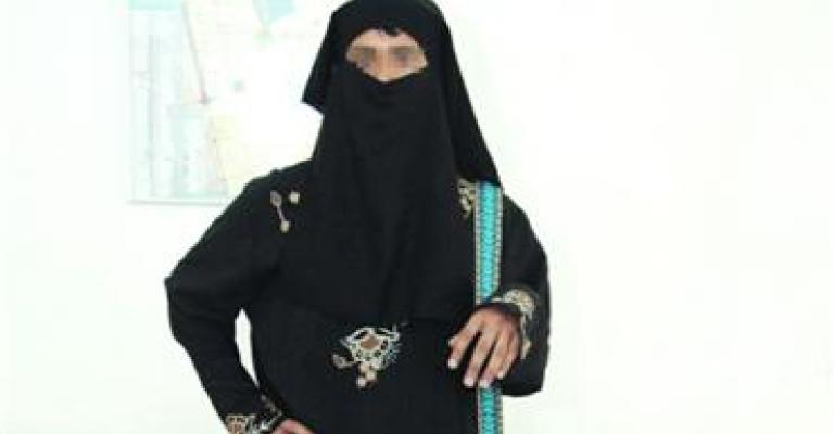 الامن يلقي القبض على متسول تنكر بزي امرأة 