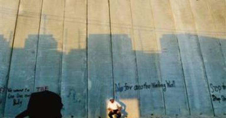 الوطنية لمناهضة جدار الفصل العنصري تطالب بقرارات ملزمة 