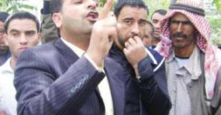 اعتصام عمال المياومة أمام الديوان الملكي اعتصام عمال المياومة أمام الديوان الملكي