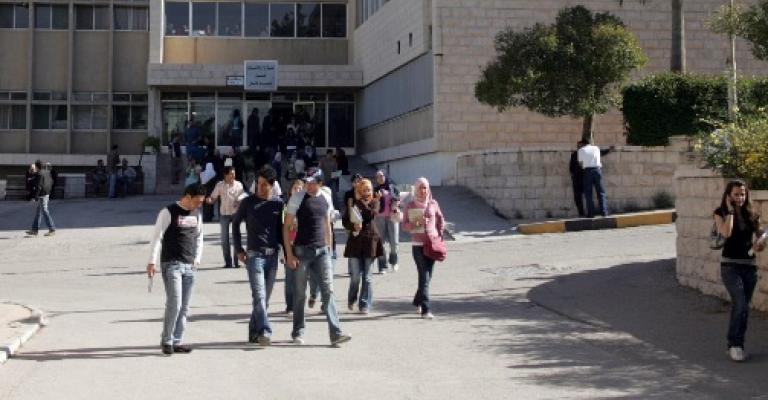 المعاني يأسف لعزوف الشباب عن كليات المجتمع