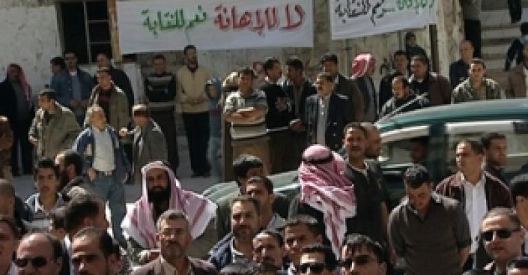 مسيرة "زريقات" تسير ببطء وسط تواجد أمني باتجاه الكرك