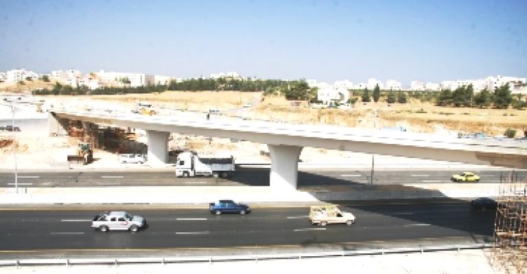 امانة عمان تعيد شارع المطار الى مساره السابق