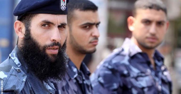 في غزة..استغفر 1000مرة مقابل إعفاءك من مخالفة السير 