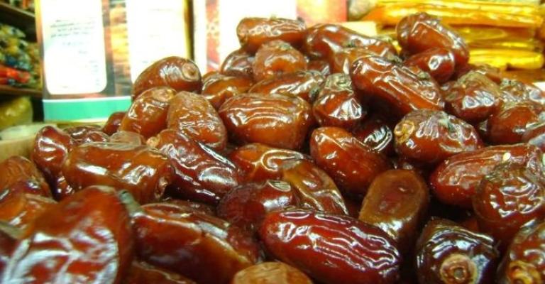 السوس والتمر الهندي وقمر الدين ممنوع دخولها لغزة