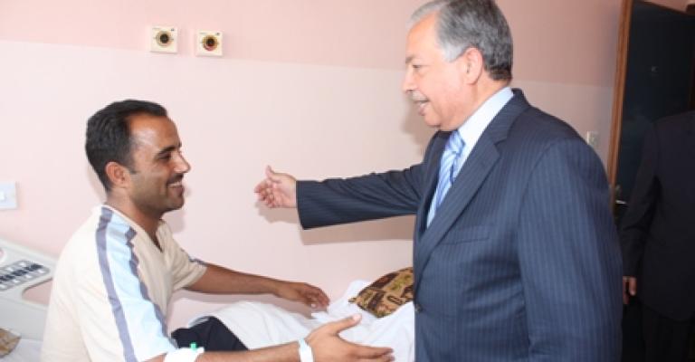 وزير الداخلية يزور مرتب البحث الجنائي المصاب