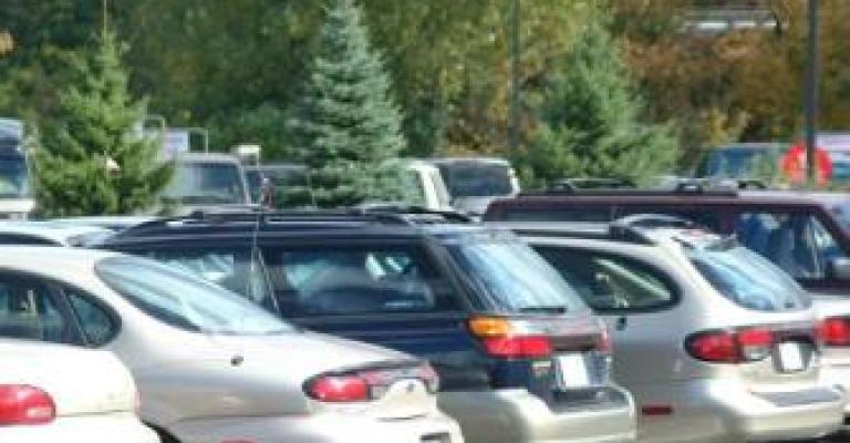 موقف سيارات مجاني للتخفيف من الأزمة المرورية موقف سيارات مجاني للتخفيف من الأزمة المرورية