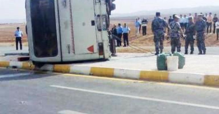 وفاة شخص و إصابة (15) في تدهور حافلة