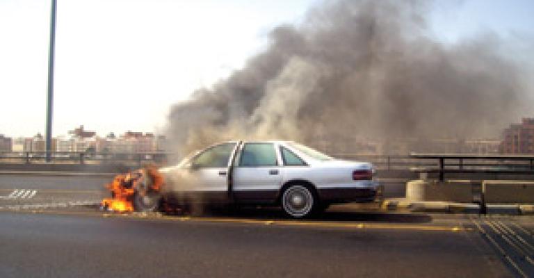 احتراق مركبة بحي الارسال احتراق مركبة بحي الارسال