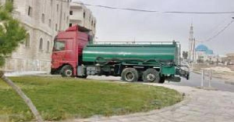 إصابة (4) أشخاص اثر تدهور صهريج ماء إصابة (4) أشخاص اثر تدهور صهريج ماء