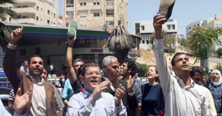 لجنة المياومة" تهاجم الاتحاد العام لنقابات العمال لجنة المياومة" تهاجم الاتحاد العام لنقابات العمال