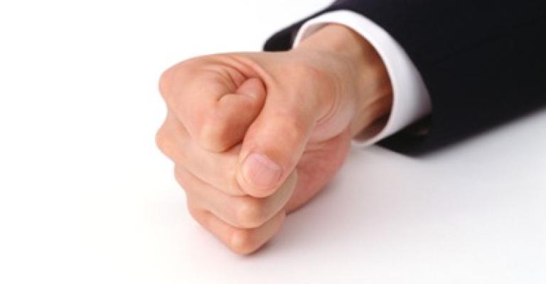 في الاردن ..قطعت يده و بعد 15 ساعة عادت الى مكانها ! في الاردن ..قطعت يده و بعد 15 ساعة عادت الى مكانها !