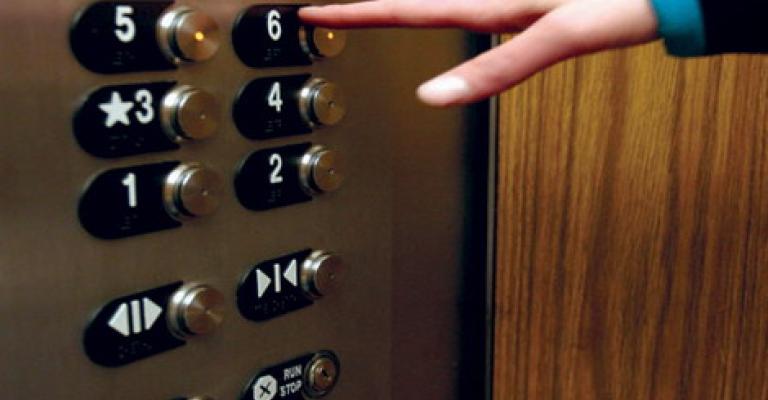 5 أشخاص يعلقون داخل مصعد في محكمة غرب عمان 5 أشخاص يعلقون داخل مصعد في محكمة غرب عمان