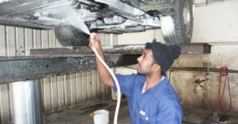 محطات غسيل السيارات تشهد اكتظاظا بعد موجة الغبار محطات غسيل السيارات تشهد اكتظاظا بعد موجة الغبار