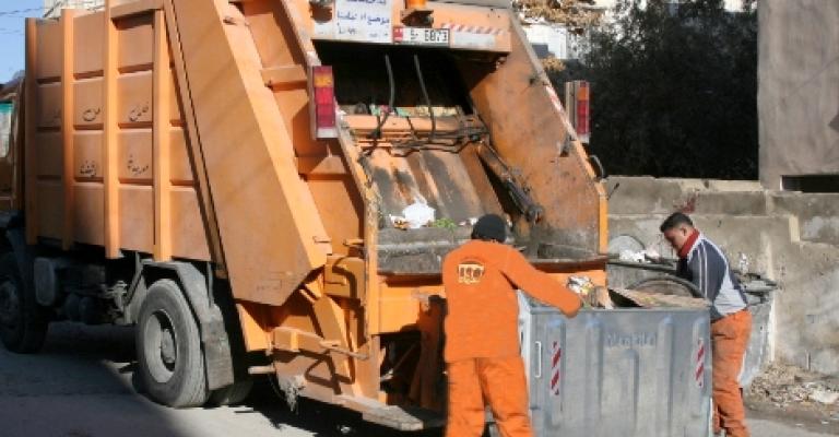 حملة تعريفية لمواطني العاصمة باوقات إخراج النفايات