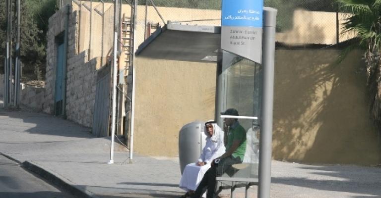 الأمانة تنجز تركيب 60 موقف حديث للباصات 