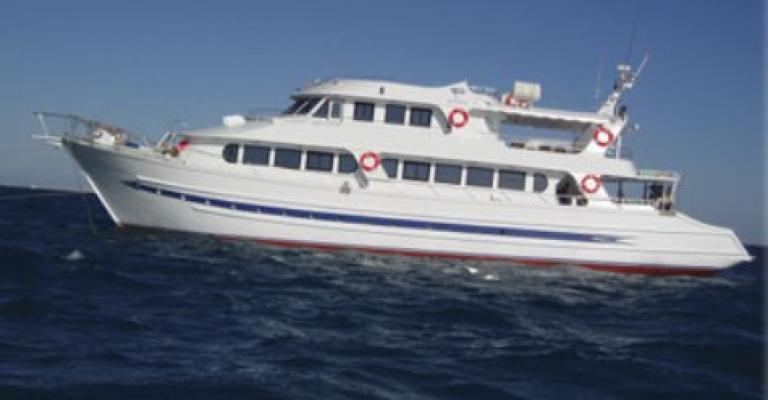 غرق يخت أردني وإنقاذ طاقمه جنوب سيناء غرق يخت أردني وإنقاذ طاقمه جنوب سيناء