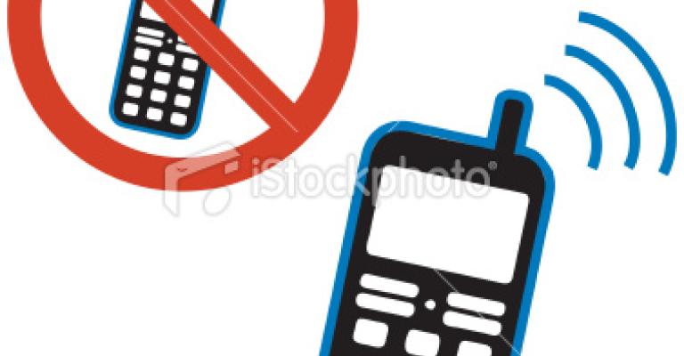 متضامنون يغلقون هواتفهم الخلوية زين 