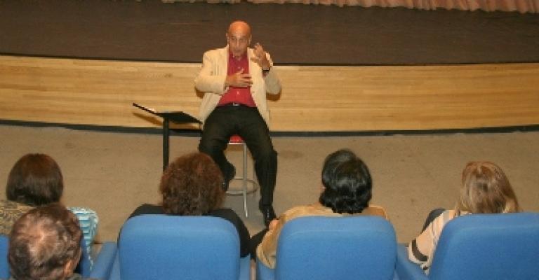 Sawalha to perform in Arabian nights of Comedy Festival Sawalha to perform in Arabian nights of Comedy Festival