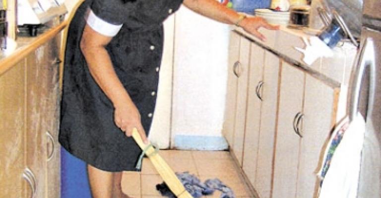 Philippine employment market closure causes problems 