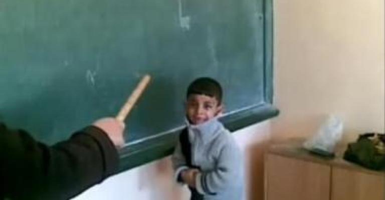 وزارة التربية تبحث عن معلمة أساءت لطفل