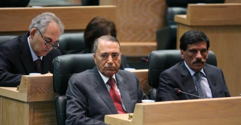 8 congress members withhold vote of confidence, 3 grant it