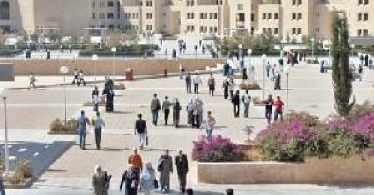 موظفو جامعة الحسين يلوحون بالتصعيد