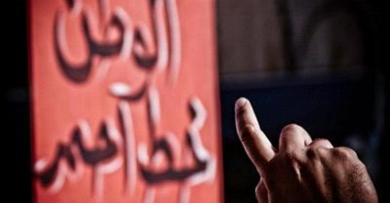 إضاءة مقر القيادة بالشموع ودعوة للوقوف في وجه الآليات التي ستهدمه