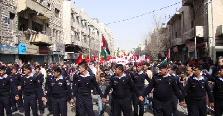 القدس العربي: حراك رسمي لاحتواء الحراك الشعبي