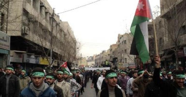 الآلاف يشاركون بمسيرة الإسلاميين في جمعة "طفح الكيل"