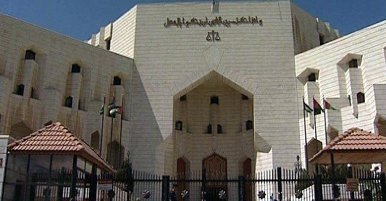  "مكافحة الفساد" تعتصم في قصر العدل دعما للقضاء 