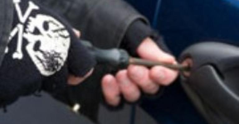 القبض على مختص بسرقة المركبات