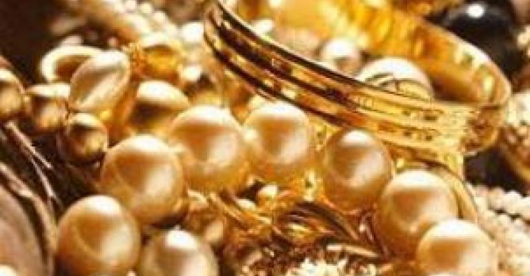 خادمة تسرق مصاغ ذهبي بـ 10 الأف دينار