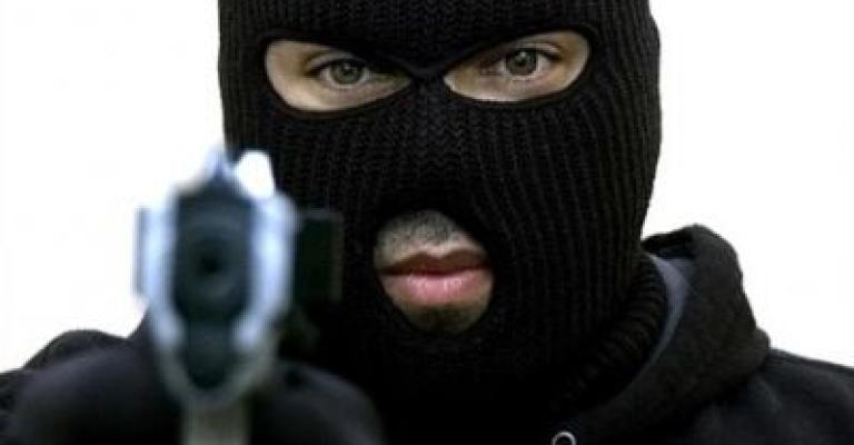 قتيل ومصاب في مواجهة أعقبت عملية سطو مسلح