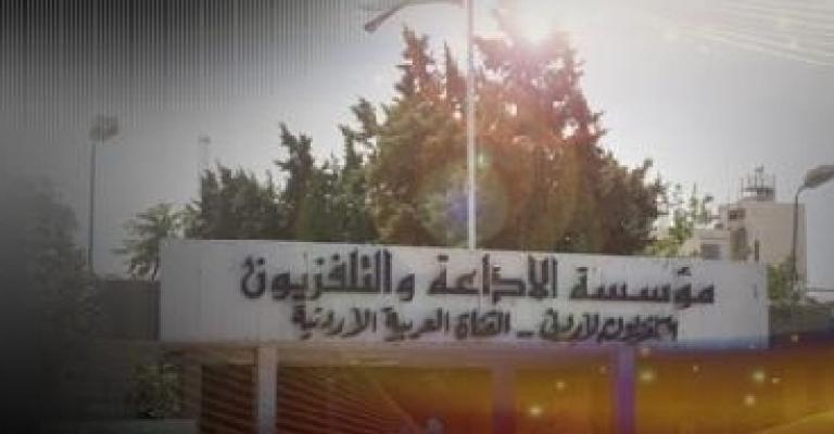 “صحفيون مع وقف التنفيذ” يعتصمون أمام الإذاعة والتلفزيون