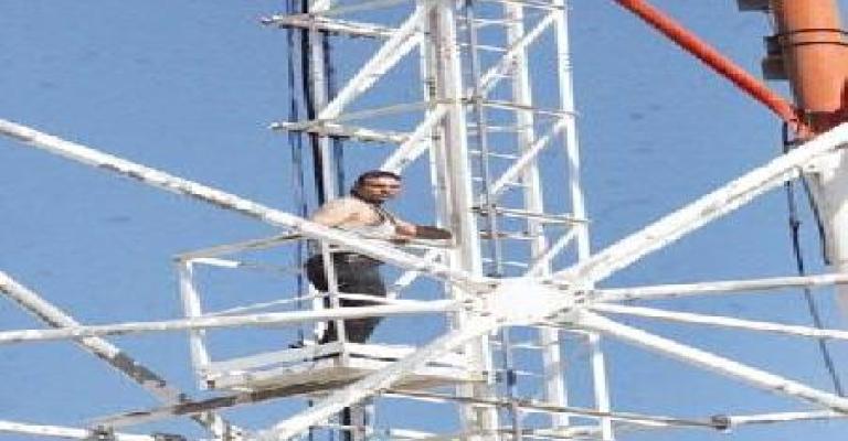 العقبة : أم تقنع ابنها بعدم الانتحار