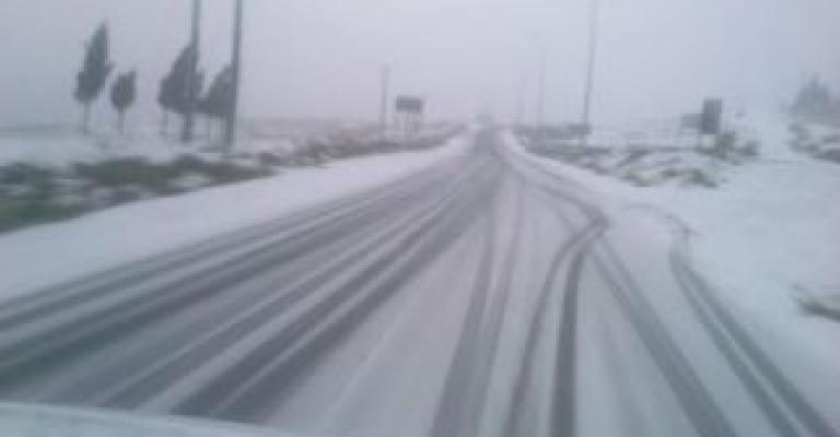 إنقاذ عالقين حاصرتهم الثلوج في الطفيلة