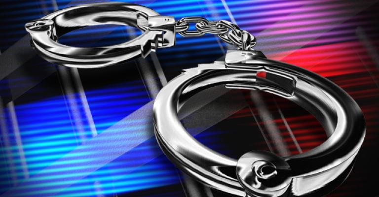 الأمن يحبط محاولة موظف الانتحار حرقا