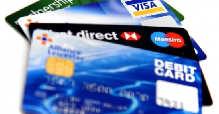 القبض على 3 أشخاص سحبوا مبلغ مليون ونصف بواسطة بطاقات ائتمانية