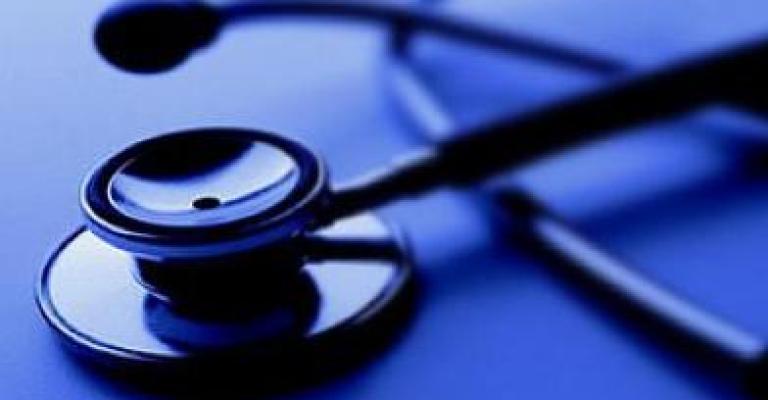 إيقاف طبيب عن العمل بشبهة خطأ طبي 