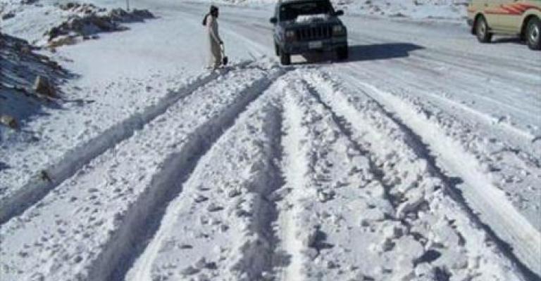 إخلاء 50 مواطنا حاصرتهم الثلوج في الطفيلة