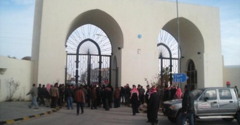 مؤتة: إضراب الموظفين يتواصل وتعهد حكومي بحل المشكلة