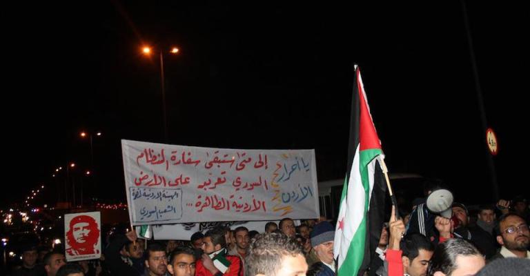 إصابات بين المعتصمين أمام السفارة السورية