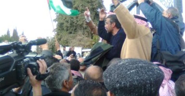 متقاعدون عسكريون يدعون لإسقاط حكومة الخصاونة