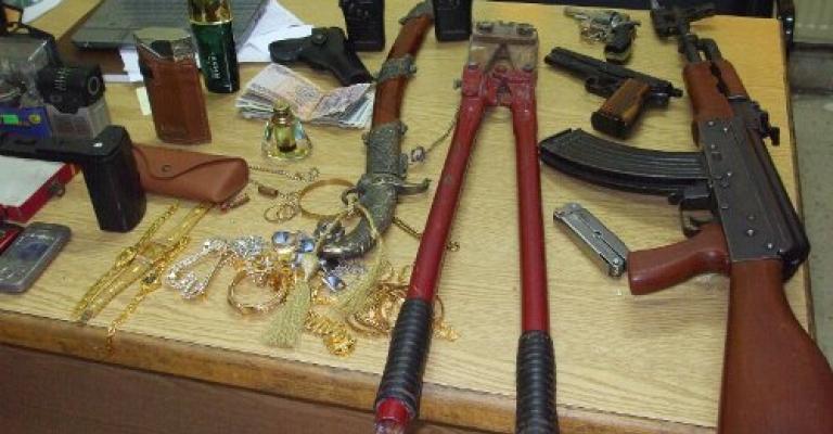 القبض على عصابة متخصصة بسرقة المنازل